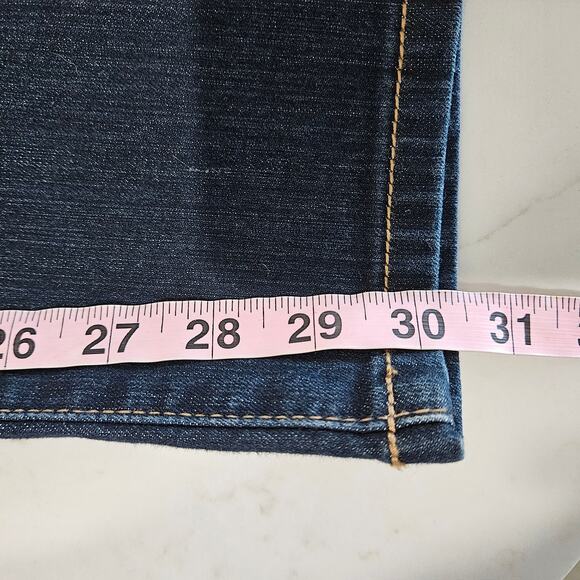 Women's NWT Chico's Short 1.5 Jeans - Picture 8 of 10